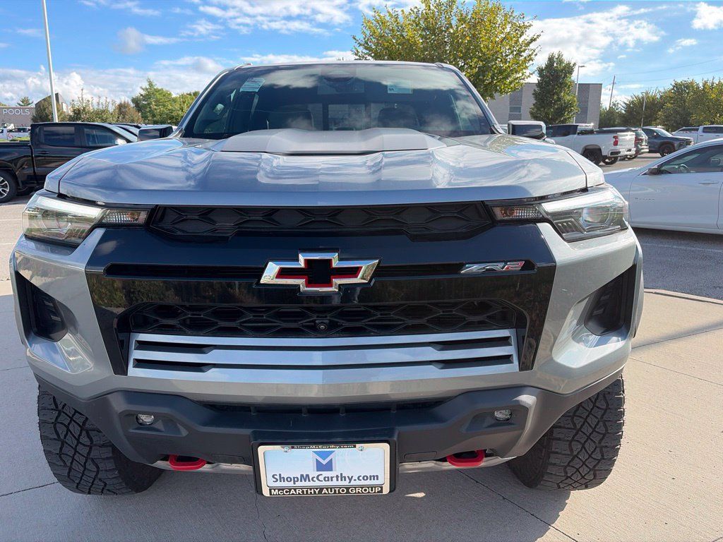 Used 2025 Chevrolet Colorado ZR2 w/ Technology Package AWD/4WD image 3