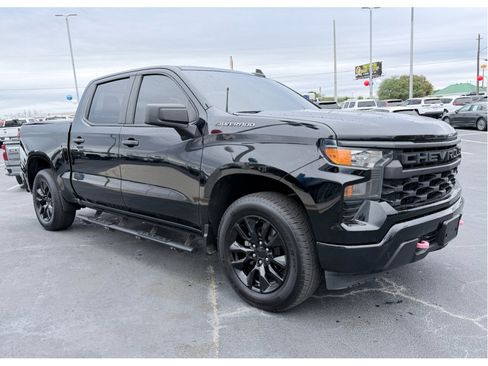 Used 2022 Chevrolet Silverado 1500 Custom image 2