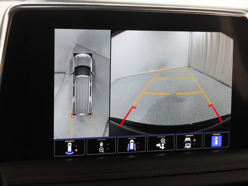 Used 2022 Chevrolet Suburban RST w/ Luxury Package image 15