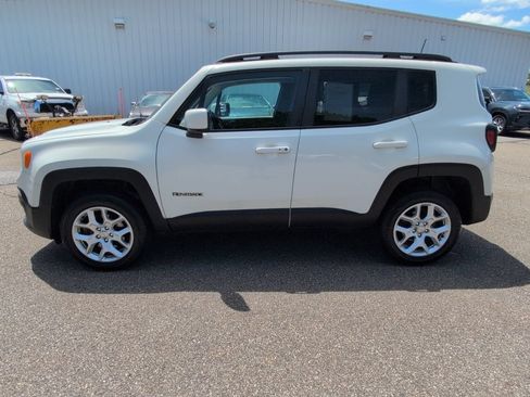 Used 2018 Jeep Renegade Latitude w/ Safety & Security Group AWD/4WD image 3