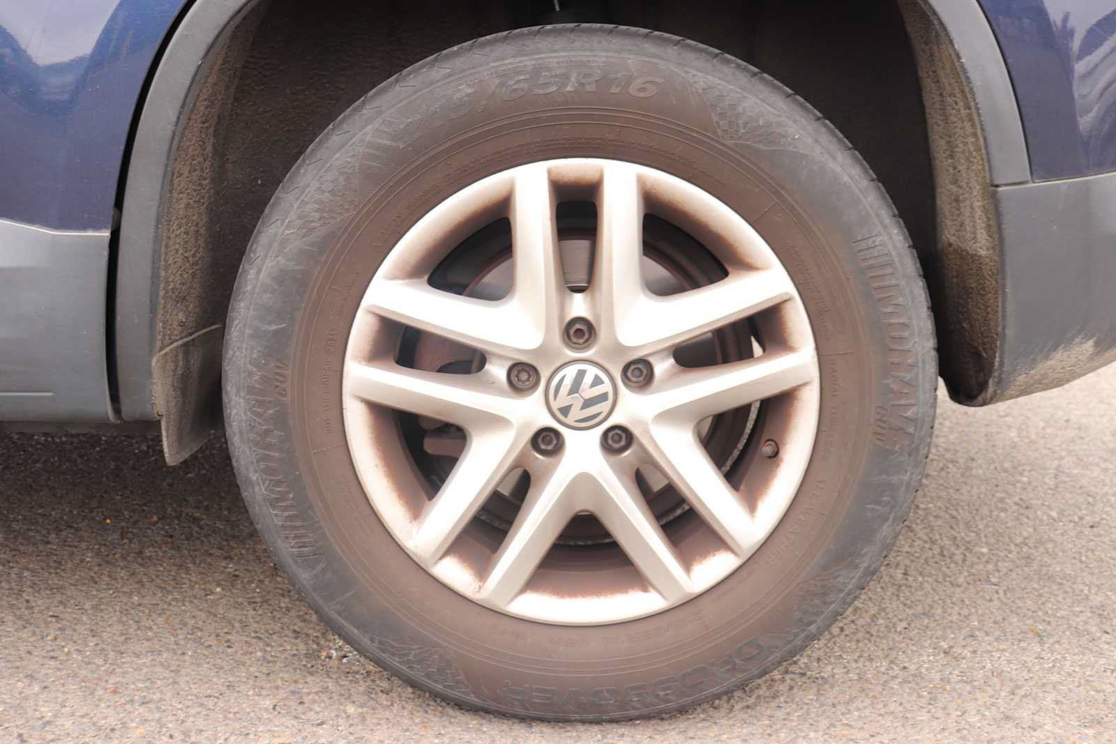 Used 2011 Volkswagen Tiguan S AWD/4WD image 9