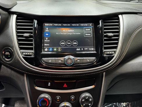 Used 2019 Chevrolet Trax LT w/ LT Convenience Package image 22