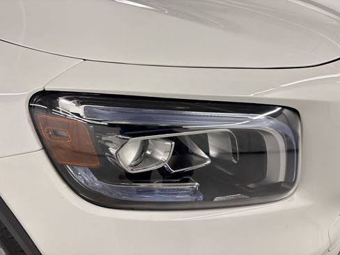 Used 2023 Mercedes-Benz GLB 250 4MATIC image 11