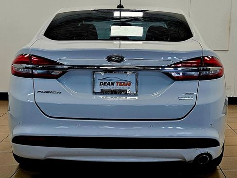 Used 2017 Ford Fusion SE w/ Fusion SE Technology Package image 5