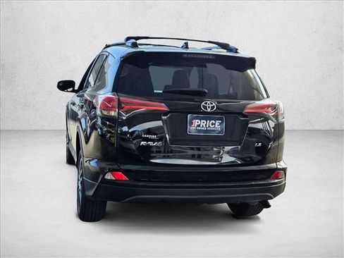 Used 2018 Toyota RAV4 LE image 7