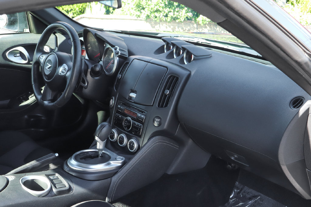 Used 2014 Nissan 370Z Coupe RWD image 31