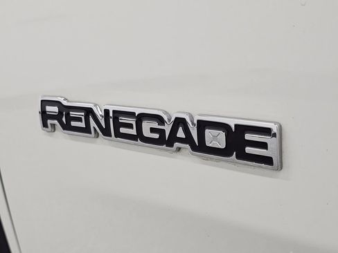 Used 2017 Jeep Renegade Latitude FWD image 26