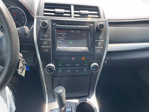 Used 2016 Toyota Camry SE FWD image 18