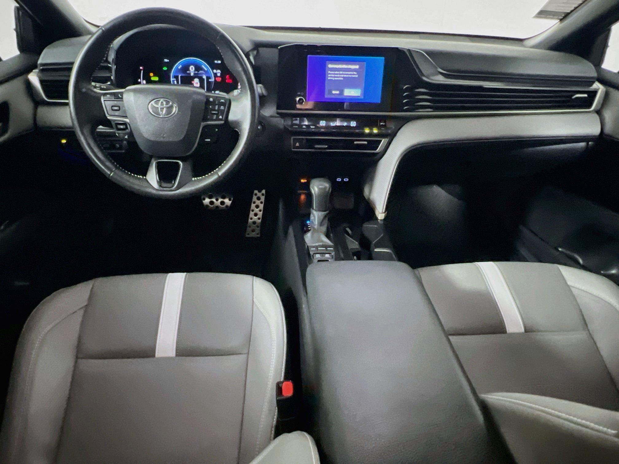 Used 2025 Toyota Camry SE FWD image 29