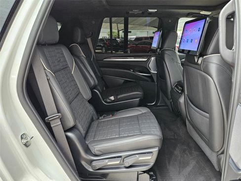 Used 2025 Cadillac Escalade Sport Platinum w/ LPO, Floor Liner Package AWD/4WD image 28