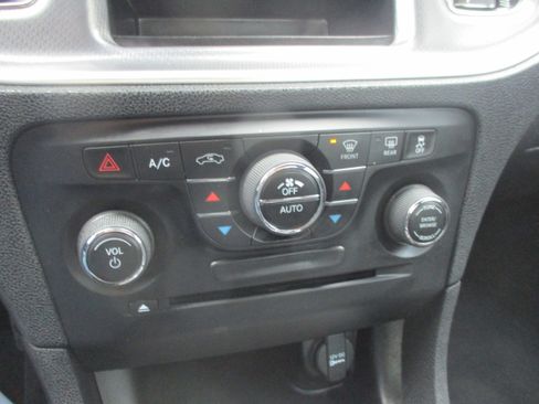 Used 2012 Dodge Charger SXT image 15