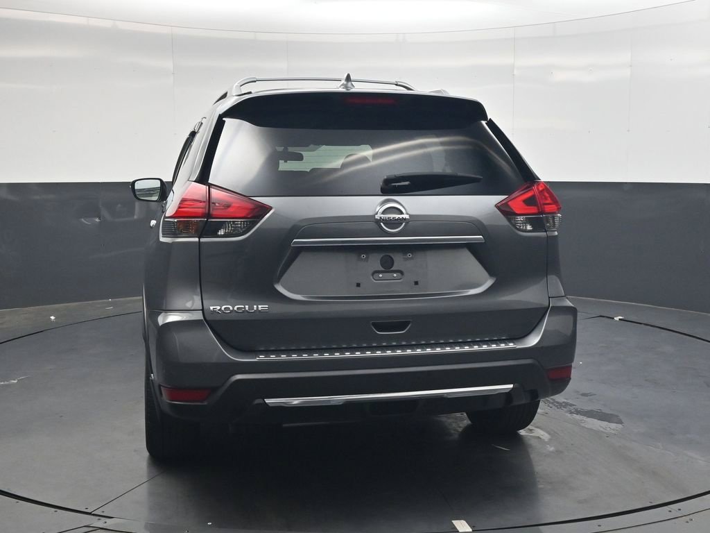 Used 2017 Nissan Rogue S w/ S Appearance Package FWD image 5