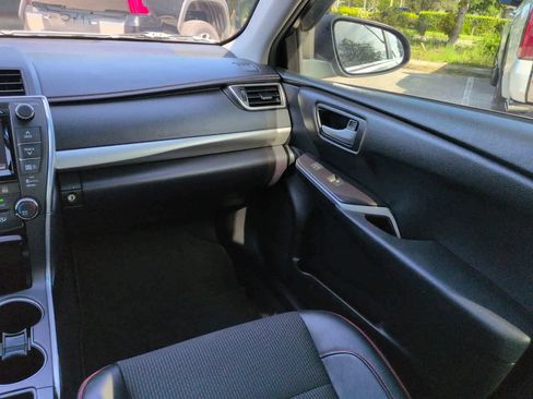 Certified 2017 Toyota Camry SE w/ Moonroof Package FWD image 16