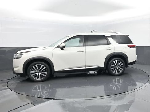 Used 2022 Nissan Pathfinder Platinum w/ Cargo Package AWD/4WD image 5