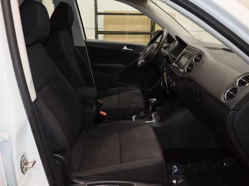 Used 2015 Volkswagen Tiguan S image 18