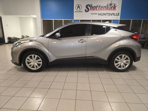 Used 2020 Toyota C-HR LE image 5