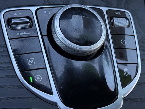 Used 2019 Mercedes-Benz GLC 300 4MATIC image 22