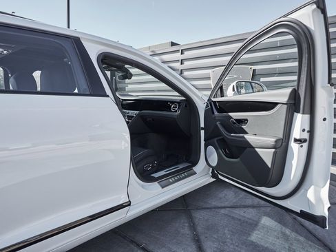 Used 2024 Bentley Flying Spur S V8 image 18