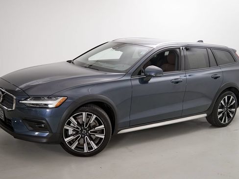 Certified 2025 Volvo V60 B5 Cross Country Ultra AWD/4WD image 3
