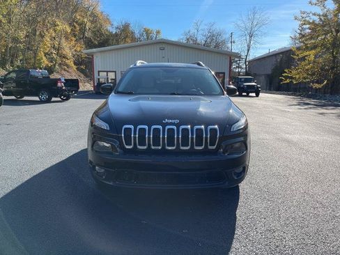 Used 2018 Jeep Cherokee Latitude FWD image 8