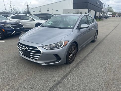 Used 2017 Hyundai Elantra SE image 3