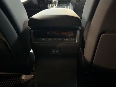 Used 2026 Lexus GX 550 w/ Accessory Package (2T) AWD/4WD image 17