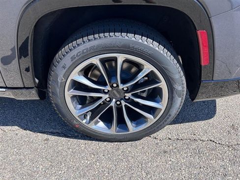 New 2024 Jeep Wagoneer L Series III w/ Premium Group I image 9