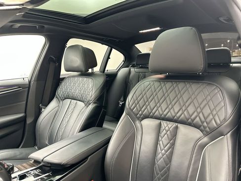 Used 2023 BMW M550i xDrive M550i xDrive w/ Executive Package image 10