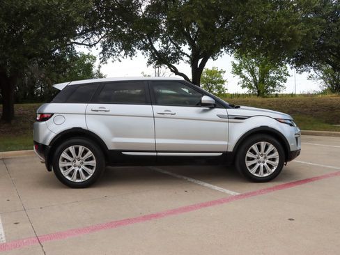 Used 2016 Land Rover Range Rover Evoque SE AWD/4WD image 8