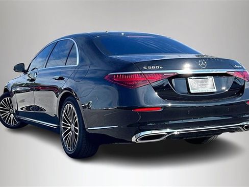 Used 2024 Mercedes-Benz S 580e 4MATIC Sedan image 4