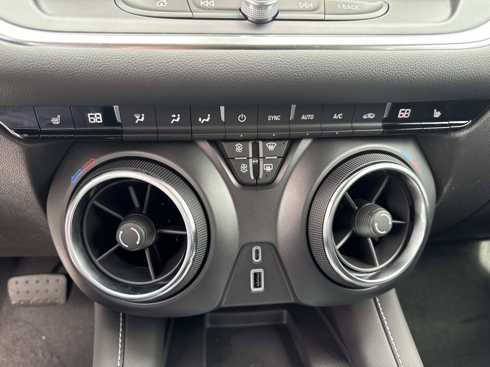 New 2026 Chevrolet Blazer LT w/ Sound & Technology Package FWD image 27