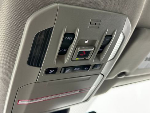 Used 2023 Toyota Highlander XLE image 20