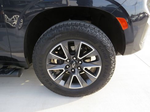 Used 2024 Chevrolet Suburban Z71 w/ Luxury Package image 7