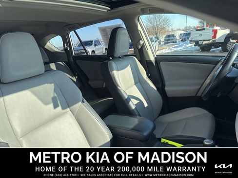 Used 2018 Toyota RAV4 Limited w/ Advanced Technology Package image 40