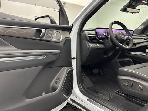 New 2027 Buick Enclave Avenir w/ LPO, Floor Liner Package AWD/4WD image 20