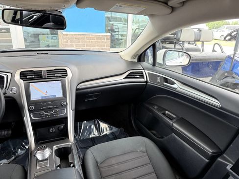 Used 2020 Ford Fusion SE FWD image 21