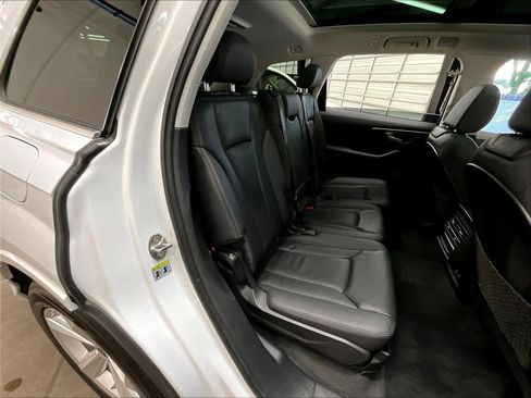 Used 2022 Audi Q7 3.0T Premium w/ Convenience Package AWD/4WD image 24