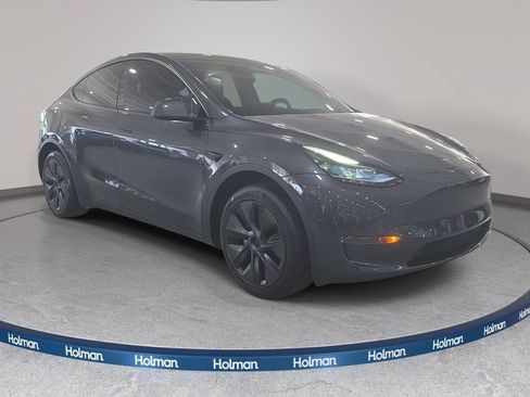Used 2025 Tesla Model Y Long Range RWD image 4