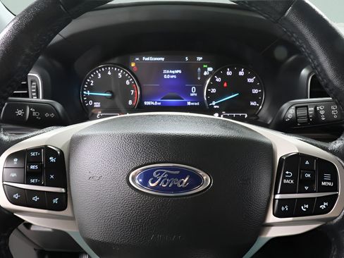 Used 2022 Ford Explorer Limited w/ Equipment Group 301A AWD/4WD image 16