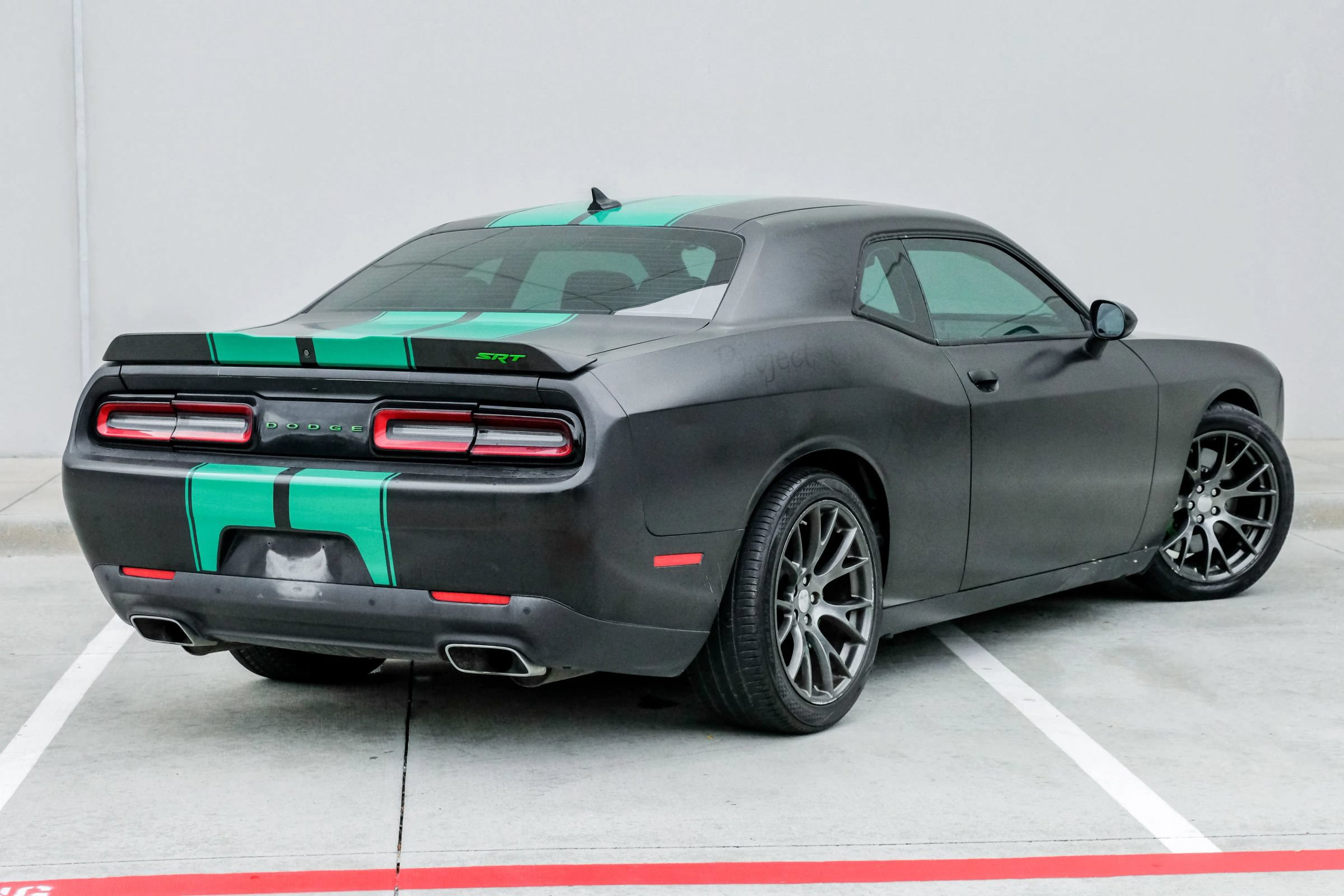 Used 2016 Dodge Challenger SRT w/ Technology Group RWD image 9