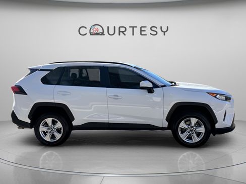 Used 2021 Toyota RAV4 XLE image 8