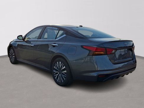Used 2024 Nissan Altima 2.5 SV FWD image 4