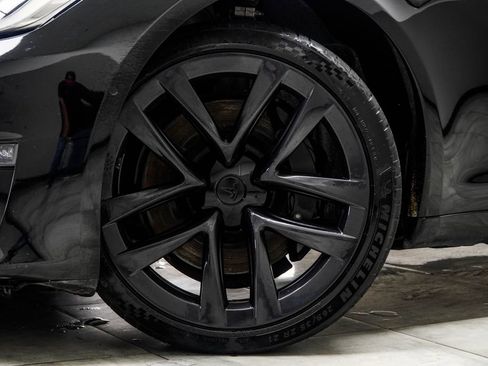 Used 2021 Tesla Model S Plaid image 3