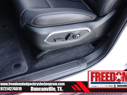 New 2025 Jeep Wagoneer L Series II w/ Premium Group I image 37