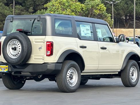 New 2025 Ford Bronco Base image 4