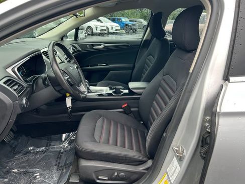 Used 2016 Ford Fusion SE FWD image 3