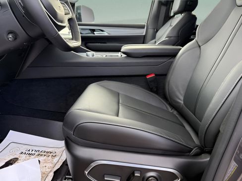 New 2026 Jeep Grand Wagoneer 4WD image 19