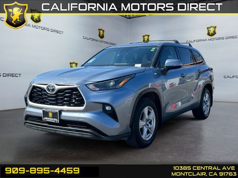 Used 2022 Toyota Highlander LE FWD image 1