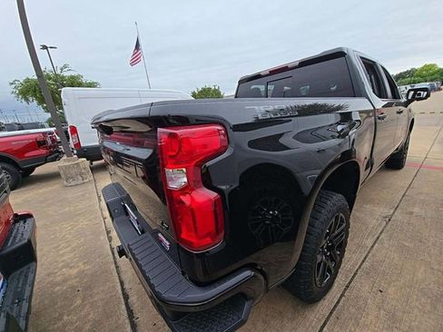 Used 2024 Chevrolet Silverado 1500 LT Trail Boss w/ LT Trail Boss Premium Package AWD/4WD image 3