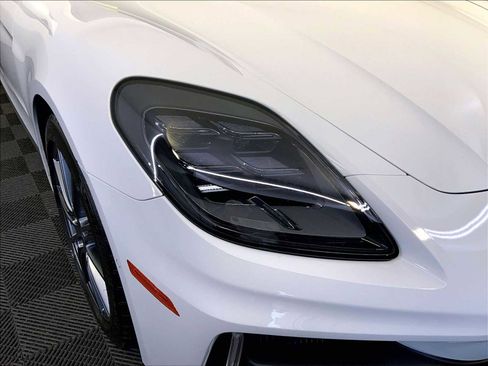 Certified 2025 Porsche Panamera 4 image 12